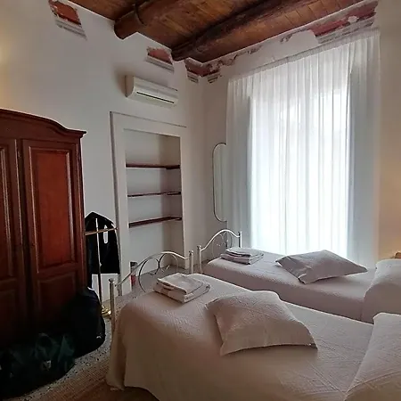 Palazzo Lanza ベッド・アンド・ブレックファスト 3*
